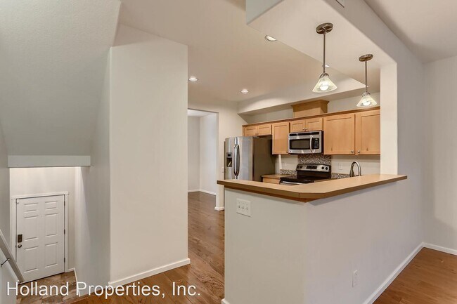 Building Photo - 3 br, 3 bath House - 2155 NE Cadbury Ave