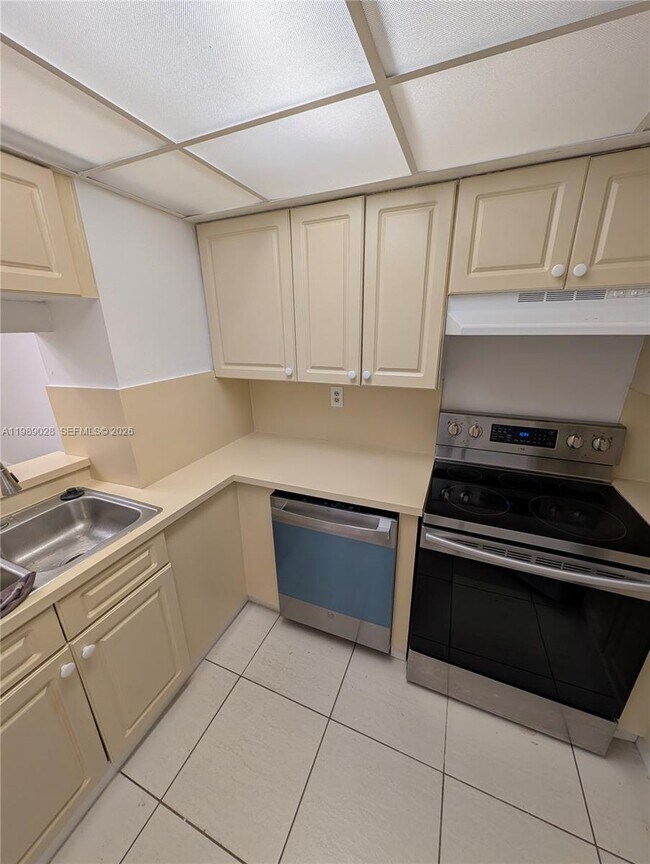 Building Photo - 8305 SW 152nd Ave