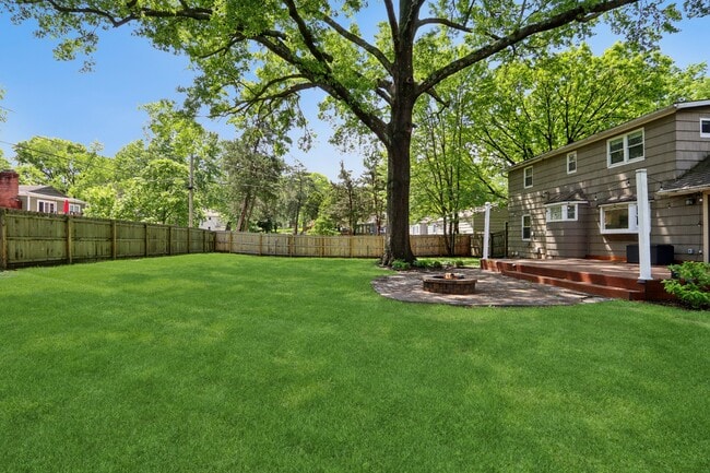 Building Photo - 8125 Lamar Ave