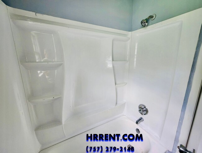Building Photo - Charming 3 Bedroom 1 Bath Home located in ...