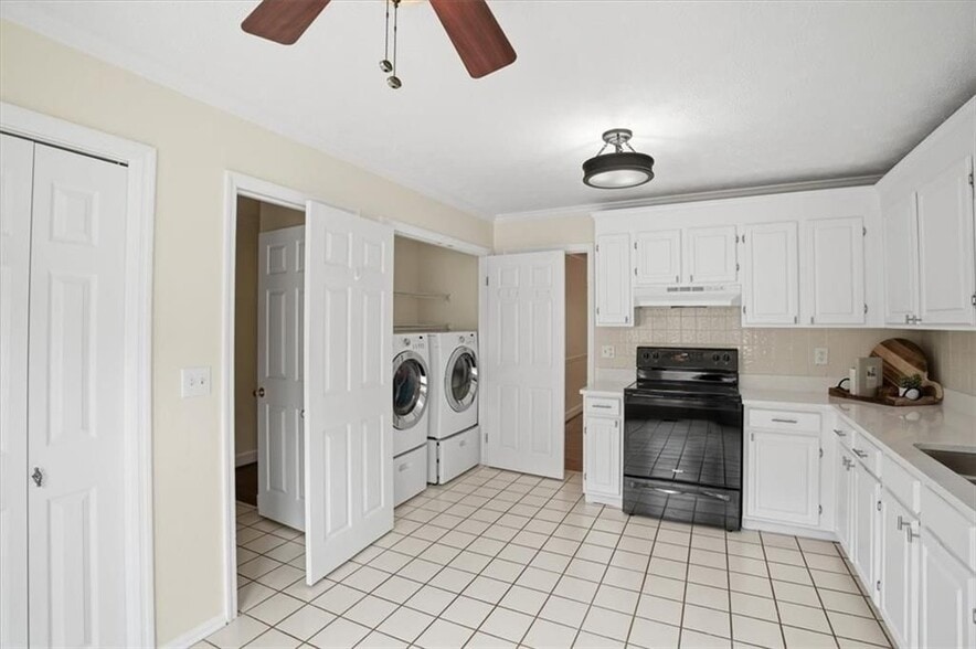 Building Photo - 2600 Holcomb Springs Dr