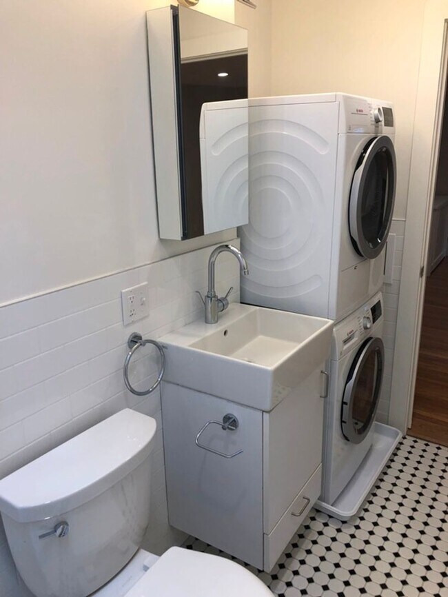 Building Photo - Back Bay 1bed / 1bath available Feb 1 $3450