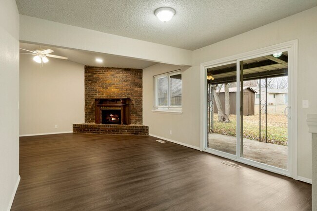Building Photo - Updated 3 Bed 2 bath with 2 car garage!