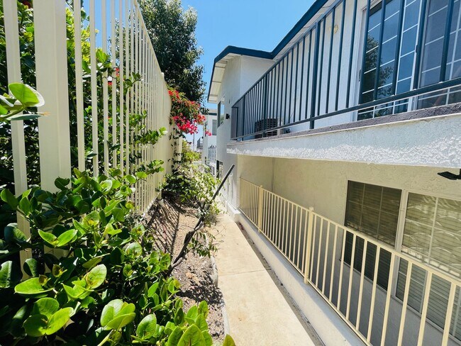 Building Photo - Beautifully Upgraded Apartment in Gated Co...