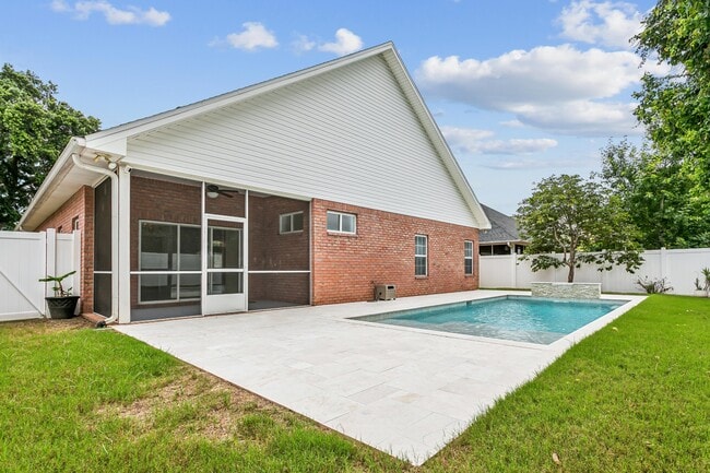 Building Photo - 5930 Hermitage Dr