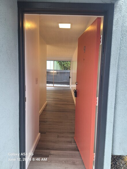 Building Photo - 609 De La Vina St