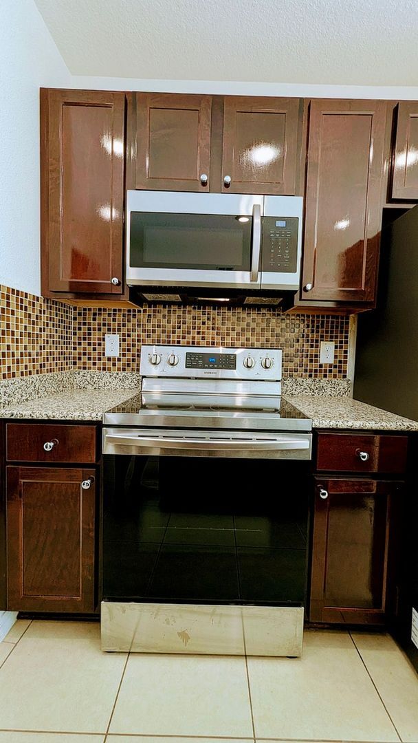 Building Photo - BEAUTIFUL 3-BEDROOM, 3-BATHROOM LUXURY TOW...