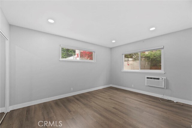 Building Photo - 2027 Vista Del Mar Ave
