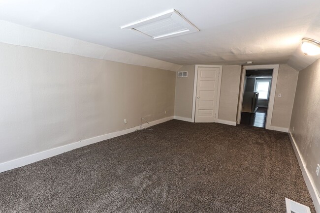 Building Photo - $500 off 1st full months rent  *** Section...