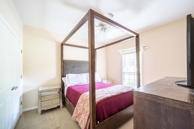 Building Photo - 35 Bridle Ct