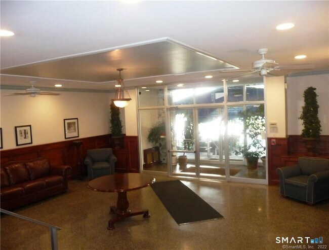 Building Photo - 39 Glenbrook Rd
