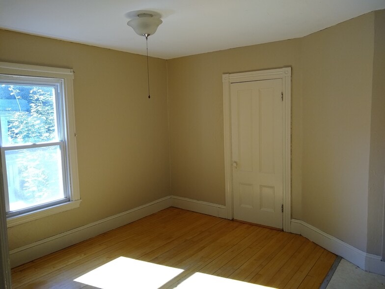 Building Photo - 337 Brown St