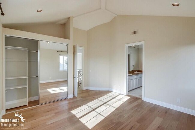 Building Photo - Bright & Spacious 4Bdm 3Ba Home in San Diego!