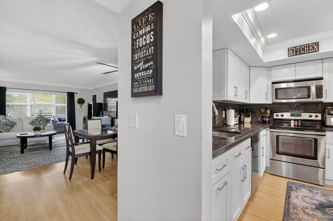 Building Photo - 6525 S Oriole Blvd