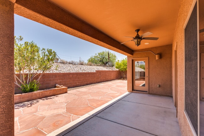 Building Photo - 677 W Pizzicato Ln