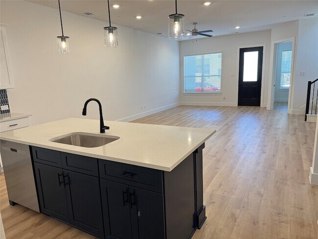 Building Photo - 1313 Eureka Spgs St