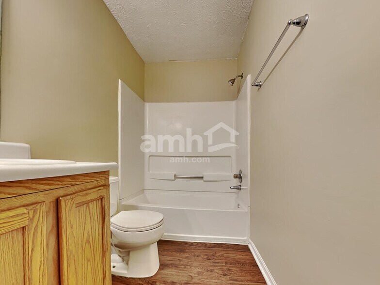 Building Photo - 4024 Walnut Crossing Dr