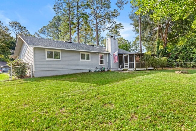 Building Photo - Beautifully updated 3 bedroom 2 bath home ...