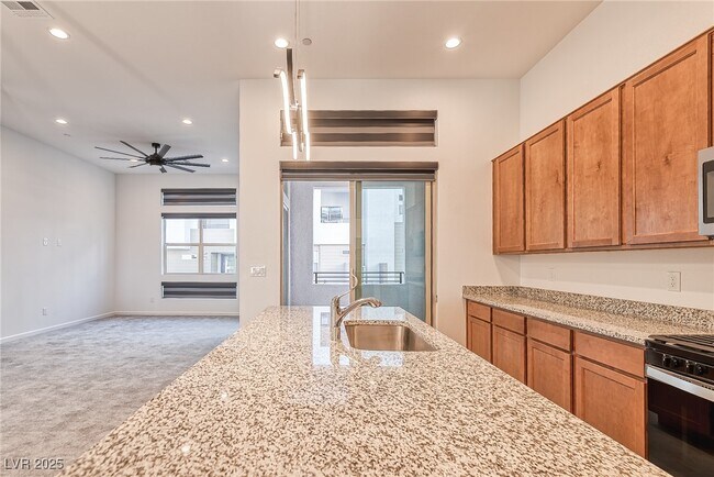 Building Photo - 643 Grey Saker St