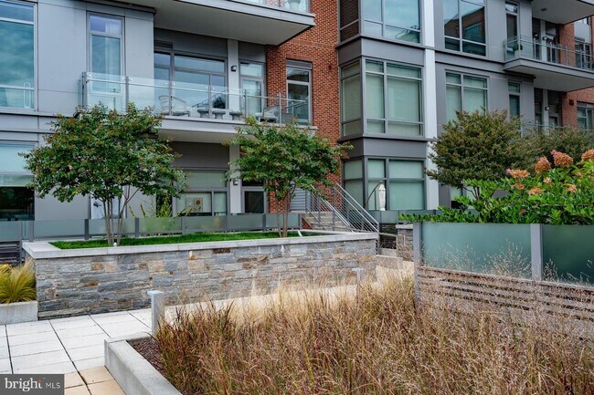 Building Photo - 601 N Fairfax St