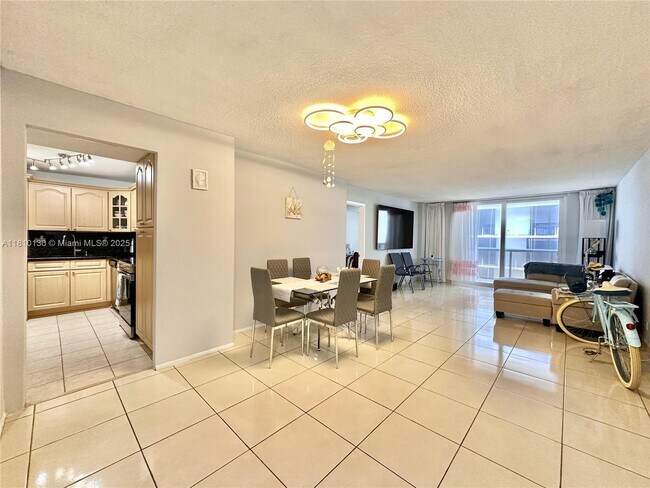Building Photo - 6039 Collins Ave