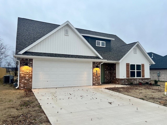 Building Photo - 303 Pennington Ave