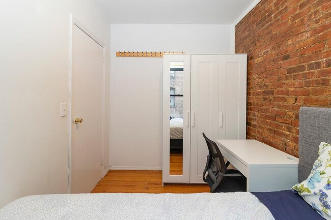 Building Photo - 1814 2nd Ave