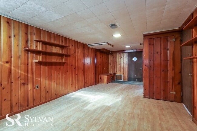 Building Photo - Gorgeous 5 BR in Pittsburgh!