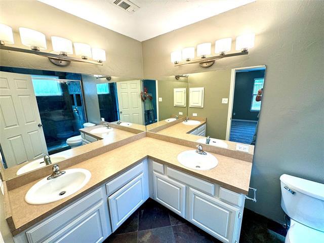 Building Photo - 1331 Mission St