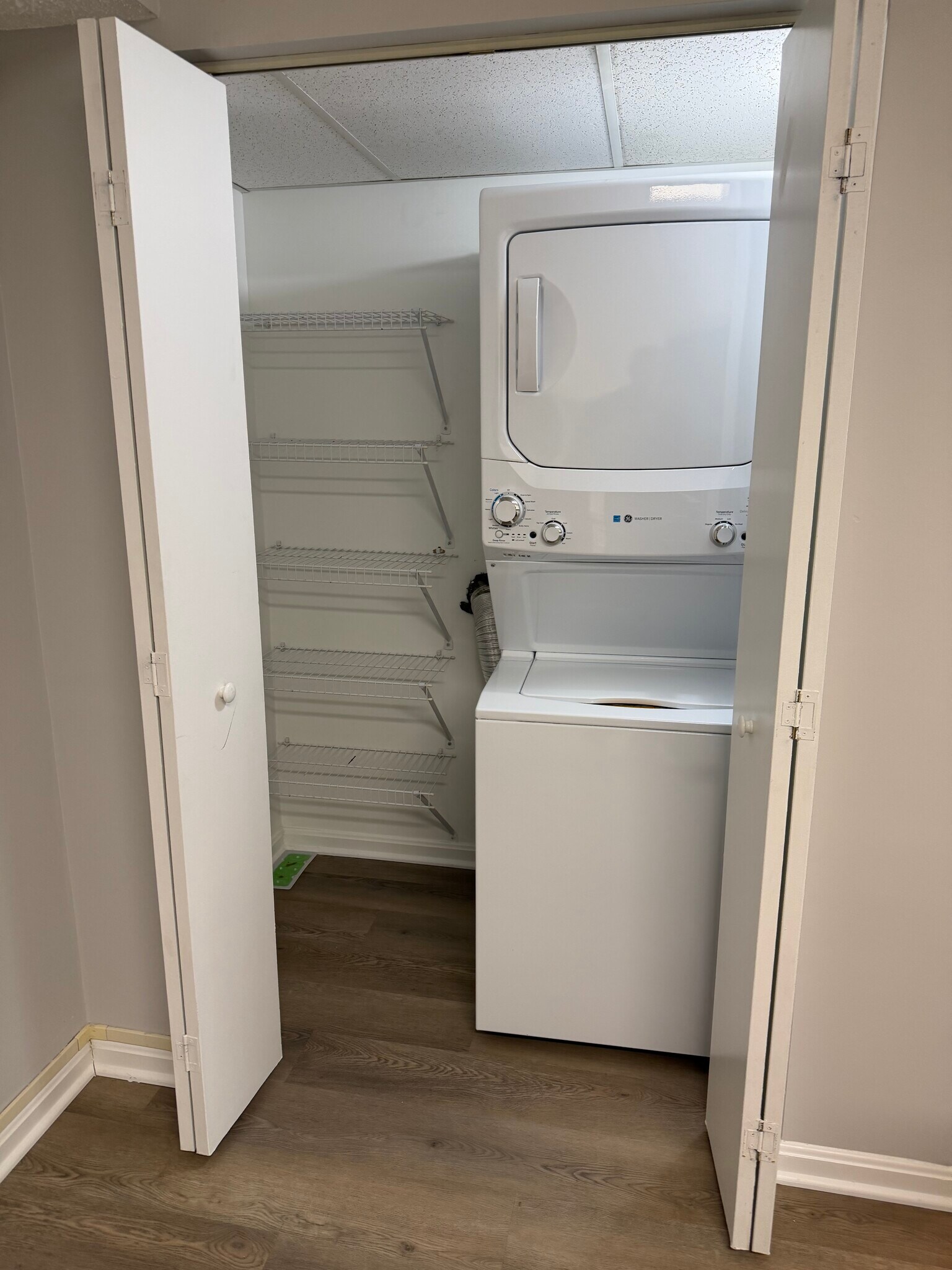 Building Photo - 3121 Patrick Henry Dr