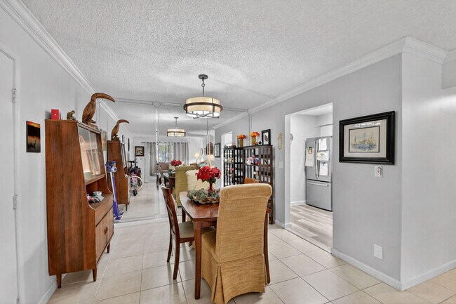 Building Photo - 9810 Pineapple Tree Dr
