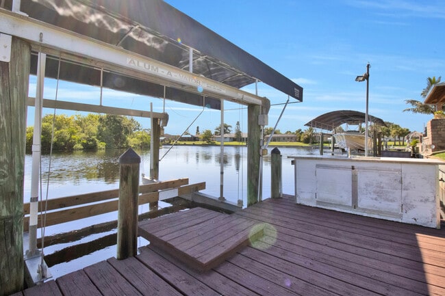 Building Photo - 4274 Gillot Blvd