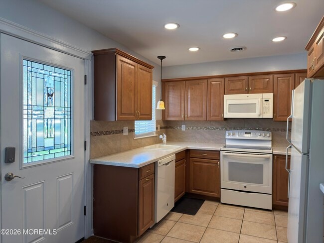 Building Photo - 116B Buckingham Dr