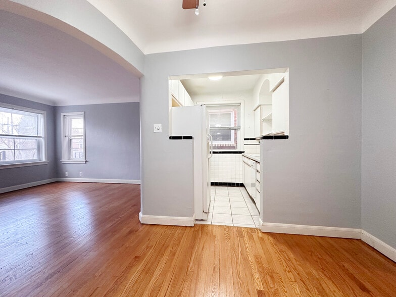 Building Photo - 5816 Mardel Ave