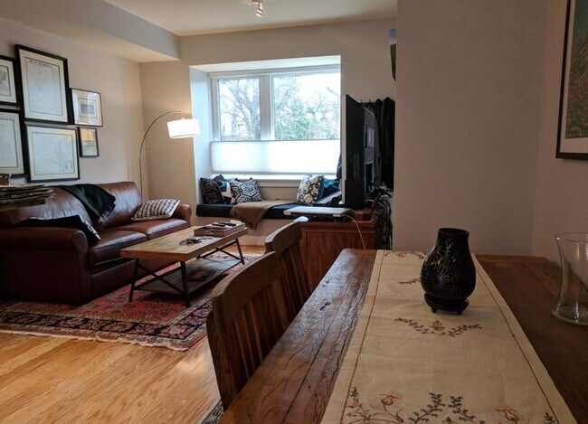Building Photo - Contemporary Brookland 2 bed/2.5 bath cond...