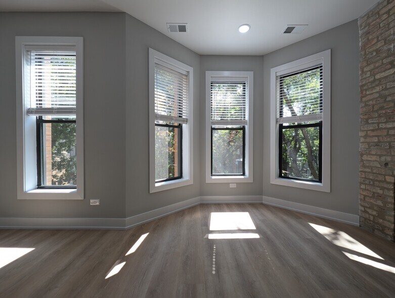 Building Photo - 423 W Belden Ave