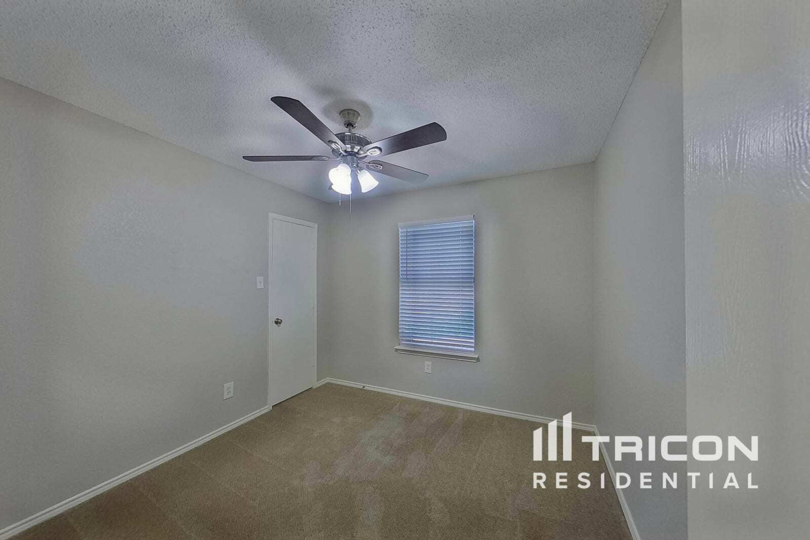 Building Photo - 403 Hollyberry Dr
