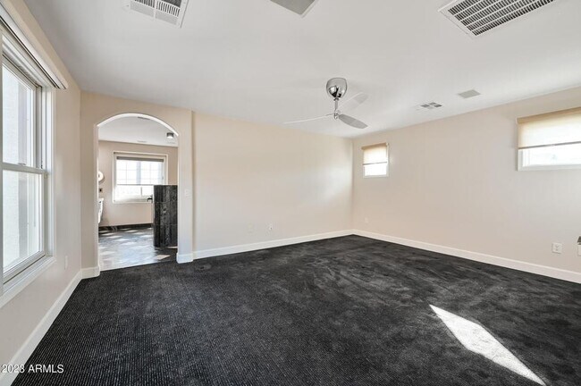 Building Photo - 3853 E Sabra Ln