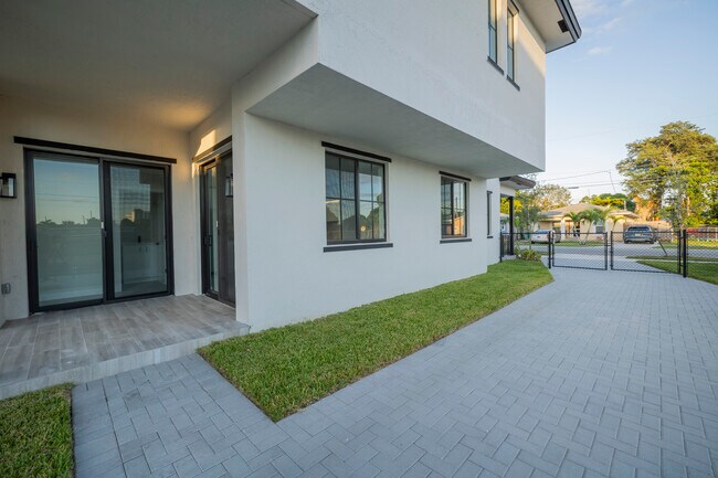 Building Photo - 18020 SW 103rd Ave