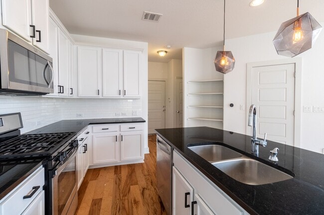Building Photo - Amazing and peaceful 3/2.5 home in Austin!