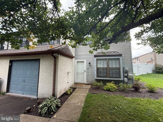 Building Photo - 131 Redwood Dr