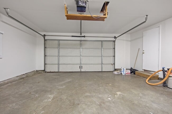 Building Photo - 3 Bedroom 2 Bathroom House For Rent!