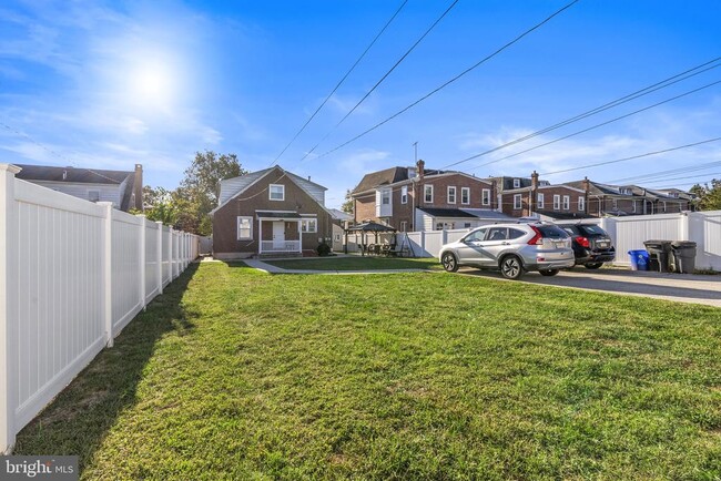Building Photo - 821 Stanbridge St