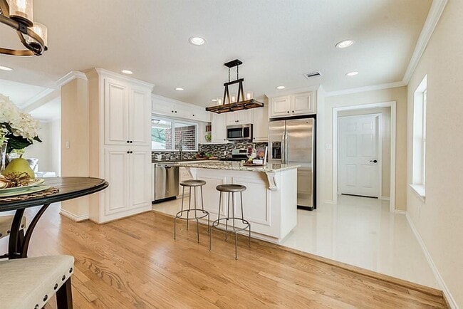 Building Photo - 4734 Benning Dr
