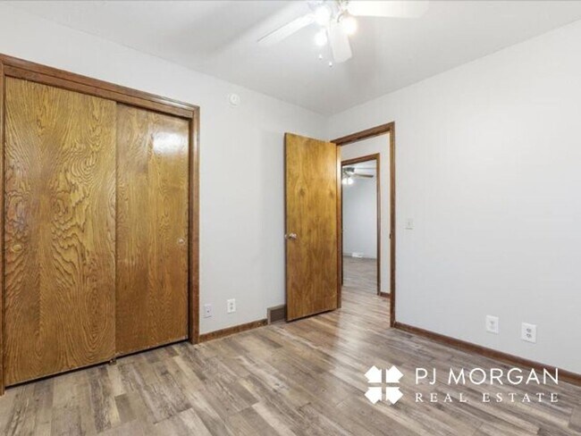 Building Photo - 9524-9526