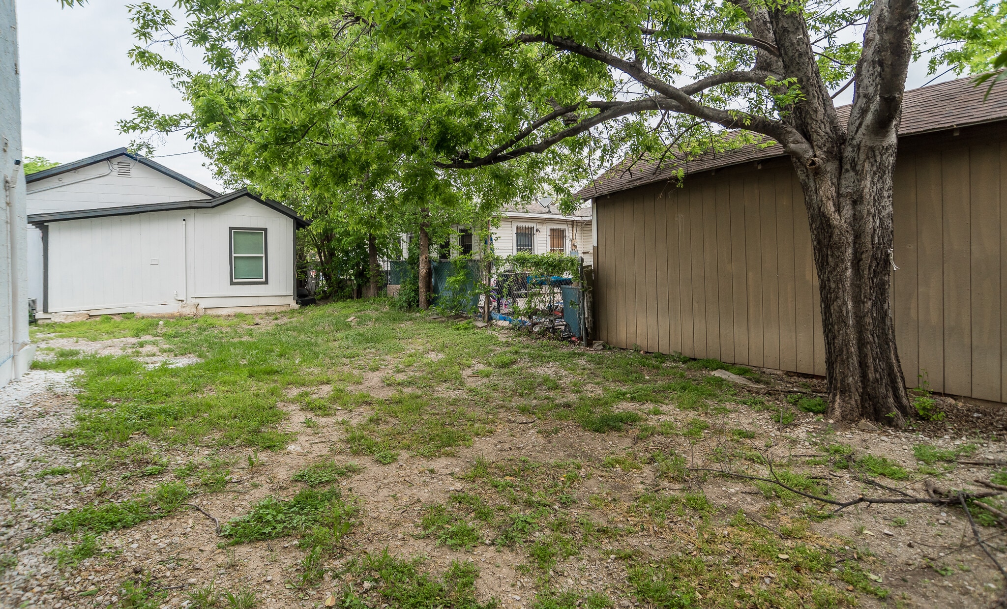 Building Photo - 2737 Stuart Dr