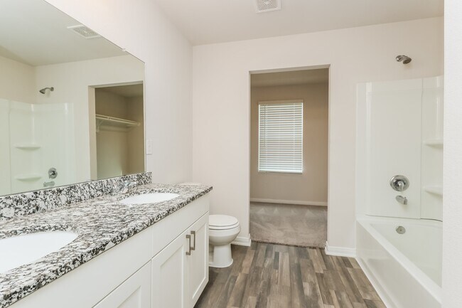 Building Photo - 10083 Cerritos dr