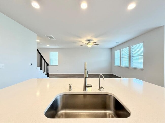 Building Photo - 7506 Elk Grove Path