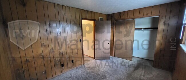 Building Photo - 2 Bed 1.5 Bath Townhome