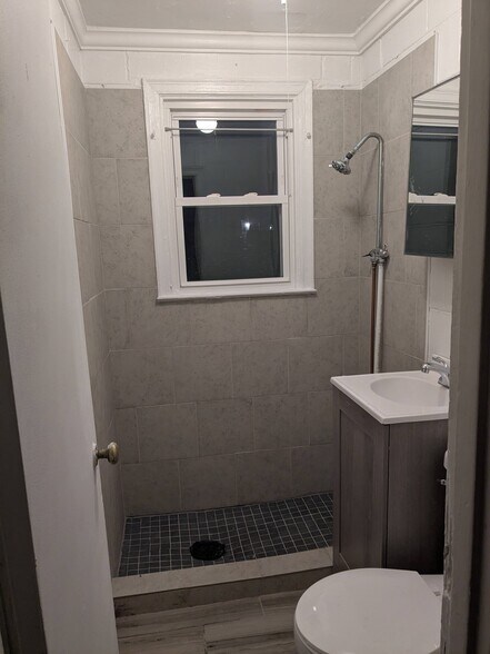 Building Photo - 2945 Schofield Ave